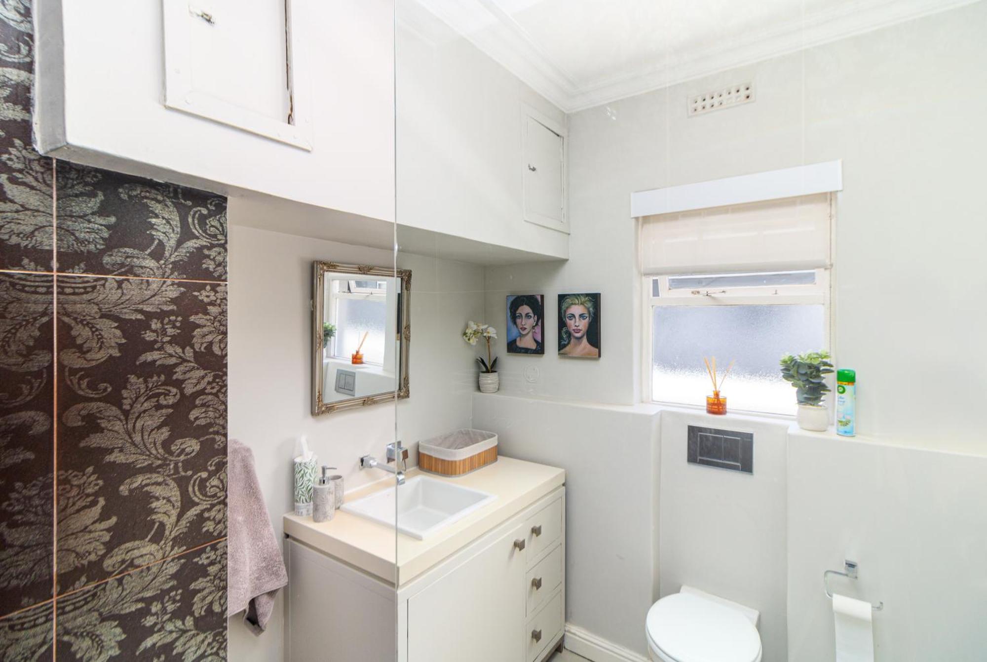 Apartment Vicmor Court 22 By Ctha Cape Town